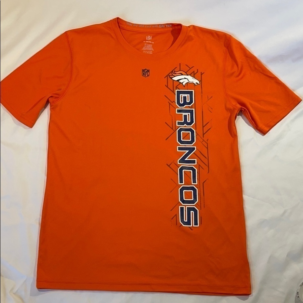 kid’s NFL Broncos Dry TeK T-shirt Sz XL